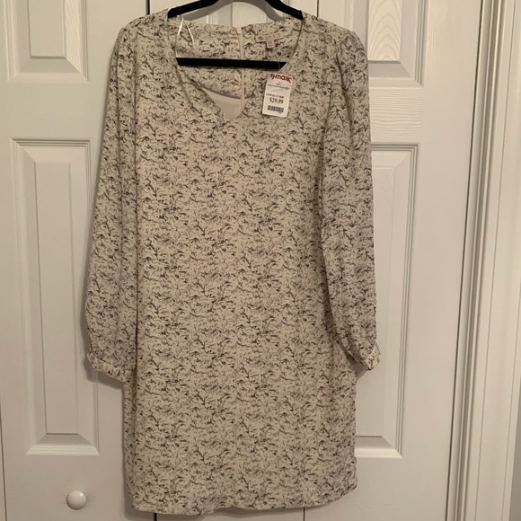 Lila Rose Dresses & Skirts - NWT FLORAL DRESS